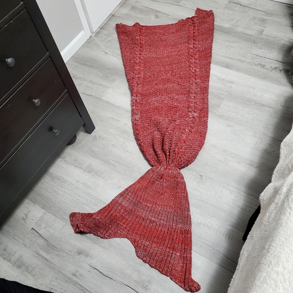 Mermaid Tail Blanket - Picture 5 of 13